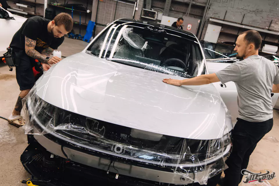 Забронировали Changan Qiyuan A06 прозрачным полиуретаном и защитили черный глянец экстерьера